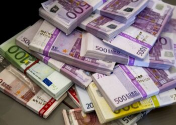 Euro “zbret pa frena”, sot në drekë kapi minimumin: Si kurrë më parë ndaj Lekut