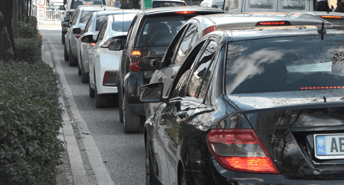 STATISTIKAT/ Tirana ka më shumë makina, por Durrësi renditet i pari për raportin banorë/automjete