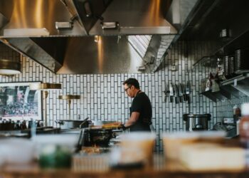 20% më tepër punonjës të huaj në Shqipëri në 2025