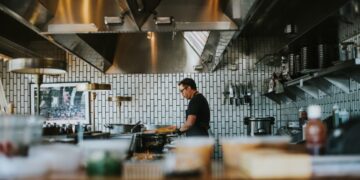 20% më tepër punonjës të huaj në Shqipëri në 2025