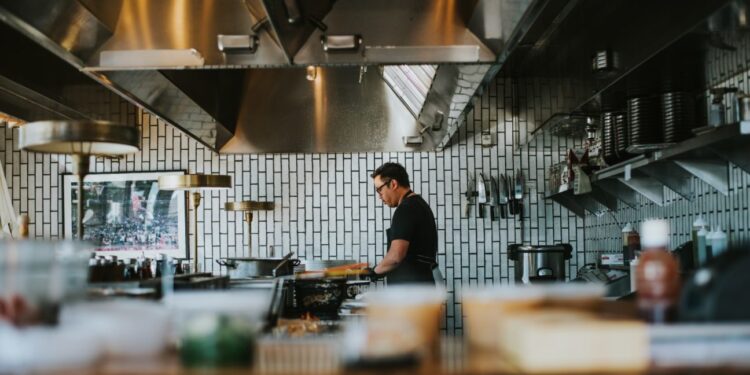 20% më tepër punonjës të huaj në Shqipëri në 2025