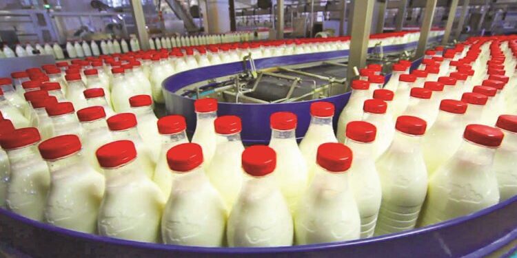 Marketet e vogla mbeten pa furnizime qumështi; Tatimet sqarojnë si do të bëhen faturat