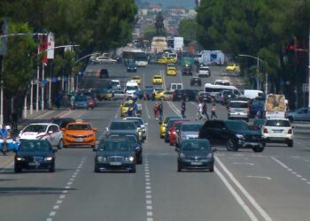 GRAFIKËT/ Sigurimi i makinave, rriten të ARDHURAT nga primet, por jo DËMSHPËRBLIMET për aksidentet, AMF hesht