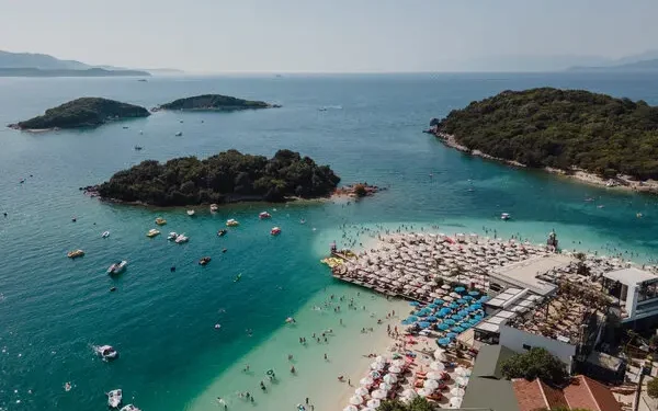 New York Times: Shqipëria, destinacioni i ri i Evropës me plazhe, histori dhe çmime ende të ulëta