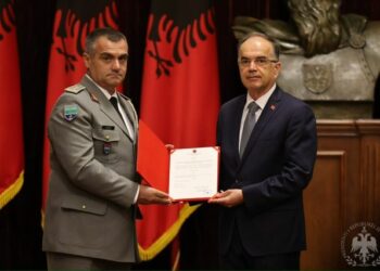 Presidenti Begaj dekreton Gjeneral Lejtnant Arben Kingjin si Shef i Shtabit të Përgjithshëm të Ushtrisë për një mandat të dytë