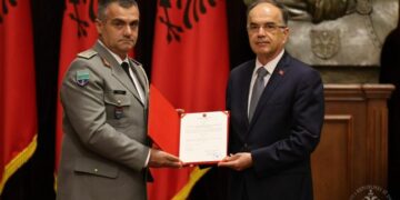 Presidenti Begaj dekreton Gjeneral Lejtnant Arben Kingjin si Shef i Shtabit të Përgjithshëm të Ushtrisë për një mandat të dytë