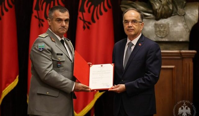 Presidenti Begaj dekreton Gjeneral Lejtnant Arben Kingjin si Shef i Shtabit të Përgjithshëm të Ushtrisë për një mandat të dytë