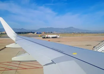 Sardenja jo si të tjerat, miratohen tavanët e çmimeve të biletave drejt Romës dhe Milanos, si funksionon për të huajt