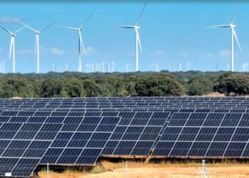 Energjia diellore, nis kriza e mbiprodhimit të energjisë në Spanjë