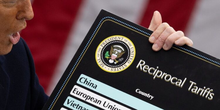 Hyjnë në fuqi tarifat e Trump, preken mbi 90 shtete