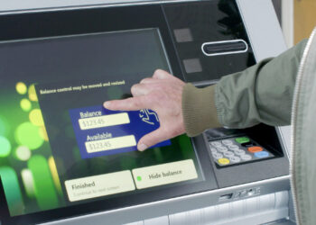 Pensioni në bankë, ISSH nis fushatën sensbilizuese: Çfarë duhet të bëjnë pensionistët