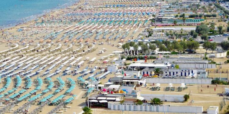 Krizë në Rimini, plazhe dhe hotele bosh