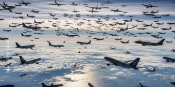 Qielli nuk “fle”! Në çdo moment të ditës ose natës, rreth 20 000 avionë me 1.3 milionë pasagjerë janë duke fluturuar