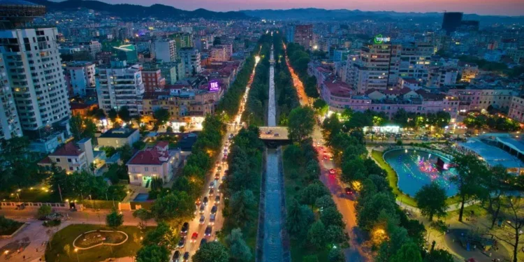 Tirana renditet mes 10 destinacioneve “më të nxehta” të 2026 nga revista Time Out
