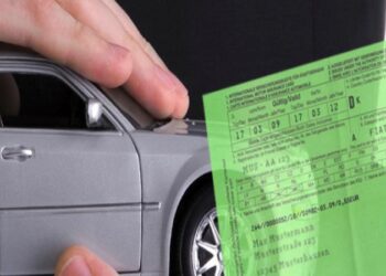 Ikje masive e shqiptarëve për pushime jashtë, rriten me 13 për qind primet nga kartoni jeshil