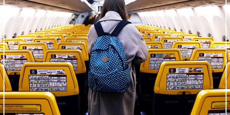 Ryan Air shtrëngon kushtet për bagazhet: Rriten shpërblimet për stafin që kap pasagjerë me çanta të mëdha