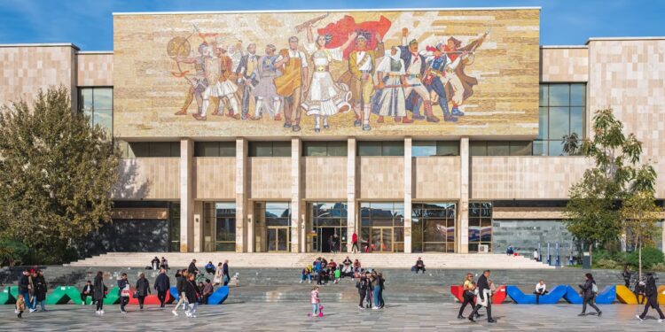 Revista “Lonely Planet” liston 20 destinacionet në Tiranë