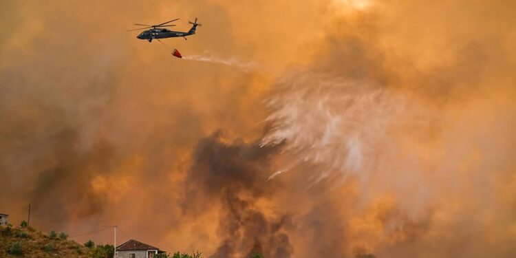 Foto nga zjarri në Gramsh. Pronësi intelektuale e Eduart Pagrisë