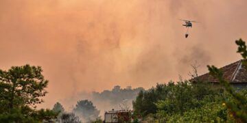 FOTO/ “Apokalipsi” në Gramsh, imazhe të dramës që la pas zjarri që përpiu gjithçka