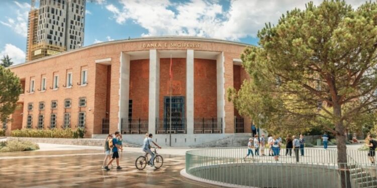Banka e Shqipërisë sinjalizon ulje të mëtejshme të kostos së huamarrjes