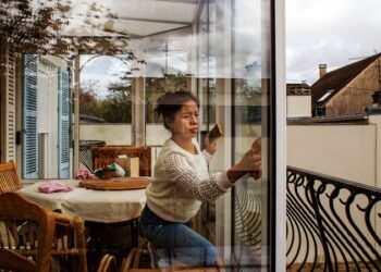 GRAFIKU/ Më pak burra, shërbimet rrisin numrin e grave dhe vajzave të huaja që punësohen në Shqipëri