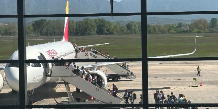 “Shpërthimi” pas pandemise, IATA njofton rikthim të fuqishëm të fluturimeve