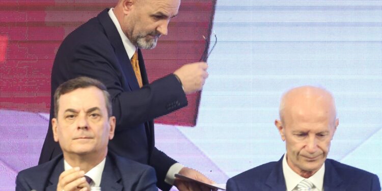 Kodi i ri Penal, tre vjet burg nëse tallesh dhe përbuz “udhëheqësit”!