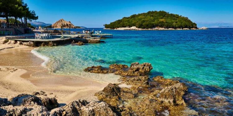 “Arsyet e rënies së turizmit në verë, nga balanca cilësi – shërbim te konkurrenca”