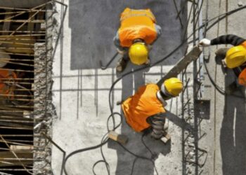 Rregulla të reja për kantiere ndërtimi: Kamera sigurie, GPS në mjete dhe tabela informuese të detyrueshme