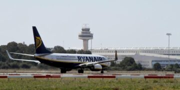 Tmerr në ajër me Ryanair, plagosen dy stjuardesa