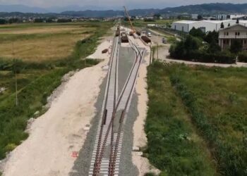 Hapet tenderi për elektrifikimin e hekurudhës Tiranë-Rinas-Durrës