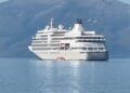 Anija “Silver Whisper” ankorohet në portin e Vlorës, sjell turistë amerikanë e kanadezë
