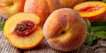 Pesticide mbi normë, AKU bllokon pjeshkët dhe rrushin e importuar