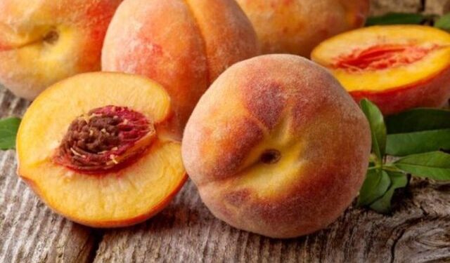 Pesticide mbi normë, AKU bllokon pjeshkët dhe rrushin e importuar