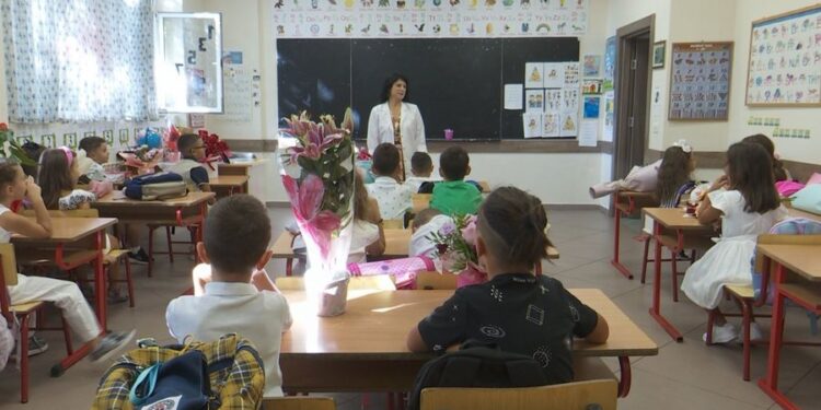 Sot nisi shkolla, por Shqipërisë i mungojnë 112 mijë nxënës 9-vjeçareje nga 2014