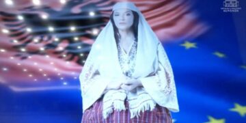 Diella “flet” në Kuvend: Disa më kanë quajtur antikushtetuese ngaqë nuk jam njeri