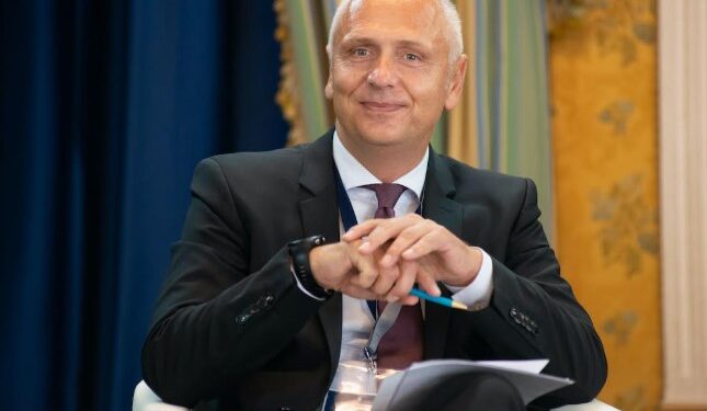 Kapetanoviç nga Tirana: Zgjerimi i Europës nuk mund të mbahet mend si lodhje, por rinovim