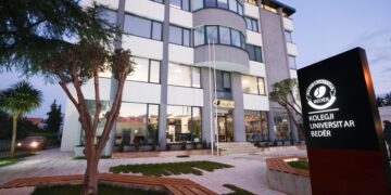 Edukimi në industrinë e dizajnit dhe multimedias: potenciali që ka Shqipëria në një fshat global