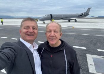 REAGIMI/ Administratori i Aeroportit të Vlorës thotë se shkarkimin e mësoi nga mediat