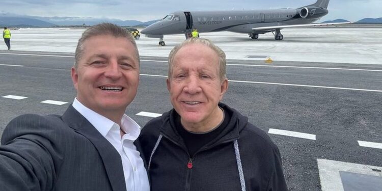 REAGIMI/ Administratori i Aeroportit të Vlorës thotë se shkarkimin e mësoi nga mediat