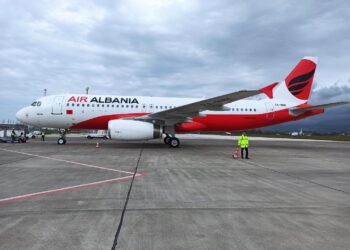 Amerikanët padisin Air Albania-n në gjykatën angleze: “Ndërpreu pagesën e qirasë në mars, po na mban avionin me forcë”