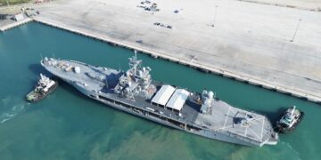 Vizitë historike e anijes ikonë të marinës amerikane USS Mount Whitney në Portin MBM, Porto Romano