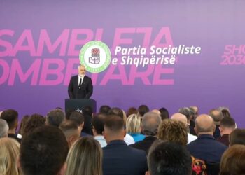 Rama “shkarkon” Veliajn dhe propozon Manastirliun kandidate të PS në Tiranë