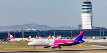 Tkurret Wizz Air, pas Abu Dhabit mbyll dhe bazën në Vjenë