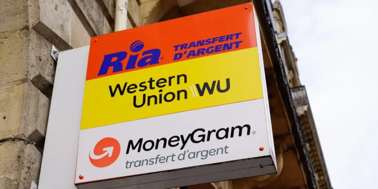 Komisionet e larta, kompanitë e dërgesave të parave grijnë emigrantët: Mbi 20 euro tarifë për 345 euro