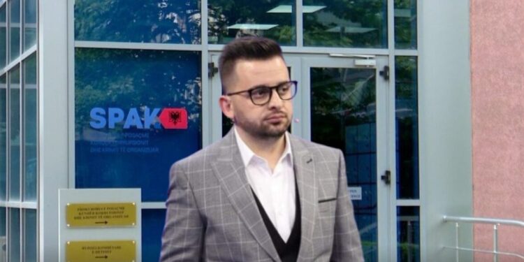 TENDERI NË SPAK/ Dalin SMS-të, kush është “miku që do verë të mirë”, për të cilin Entela Çano i shkruan Erion Isait