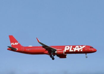 Falimenton kompania ajrore, mijëra pasagjerë bllokohen në aeroporte