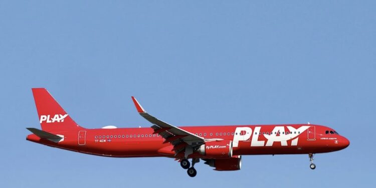 Falimenton kompania ajrore, mijëra pasagjerë bllokohen në aeroporte