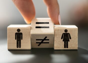 SHIFRAT/ Gratë dominojnë në numër, burrat në paga