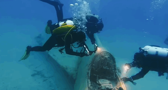 Avioni MiG-21 i zhytur në Dhërmi kthehet në atraksion turistik